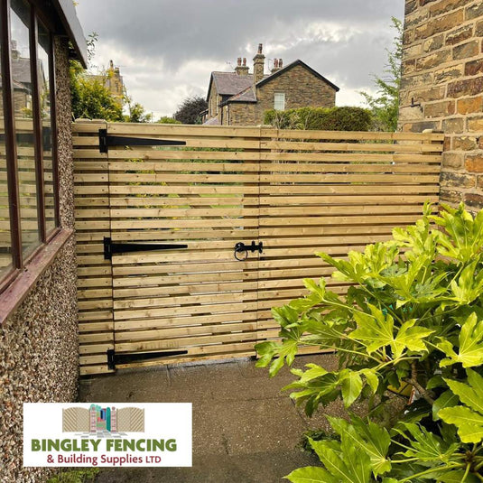 Garden gate and fence screen in slatted style batons for privacy