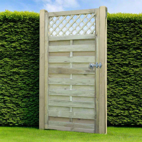 The KDM Horizontal Lattice Top Gate (HLTG180) with a metal latch is set within a trimmed green hedge under a clear blue sky, featuring a charming European design.